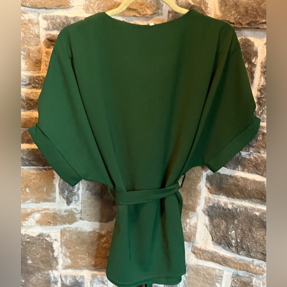 Donated SHEIN short sleeve v neck blouse with self tie belt green 2XL - Picture 4 of 9